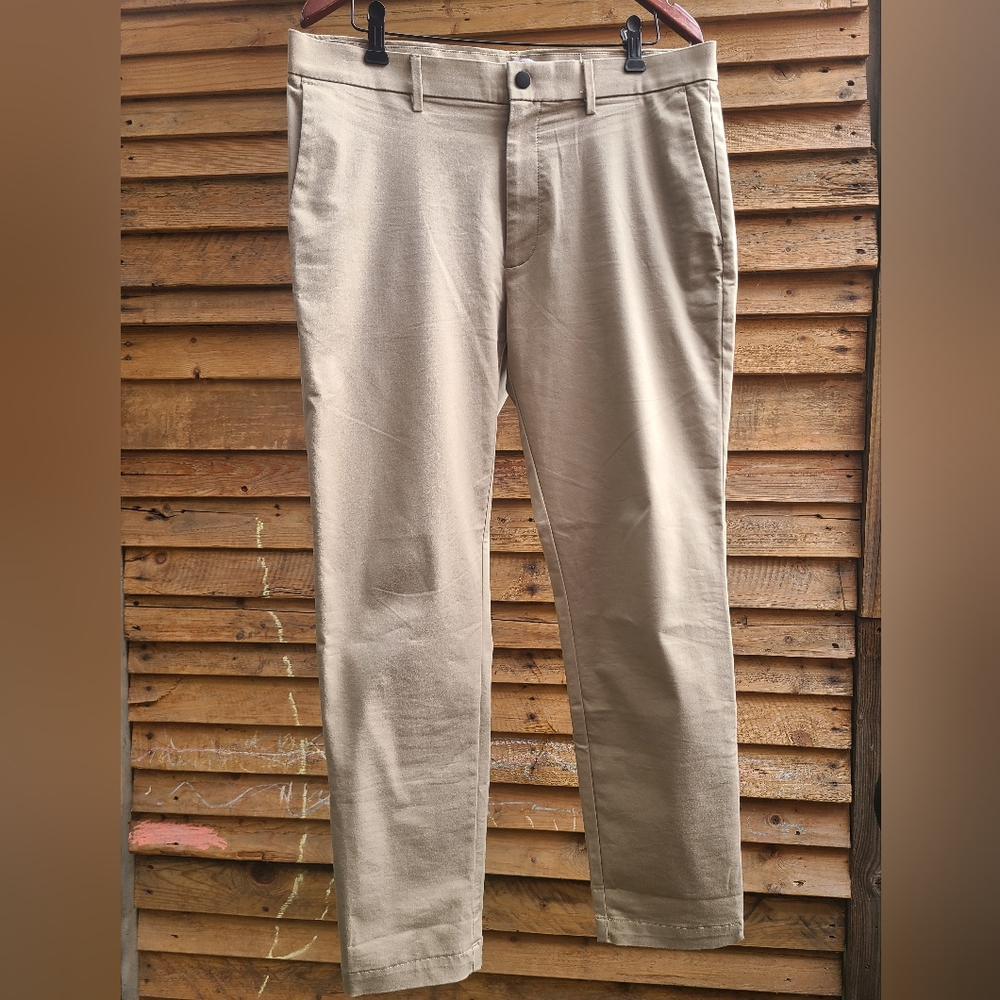 Banana Republic slim fit chinos 33x30
